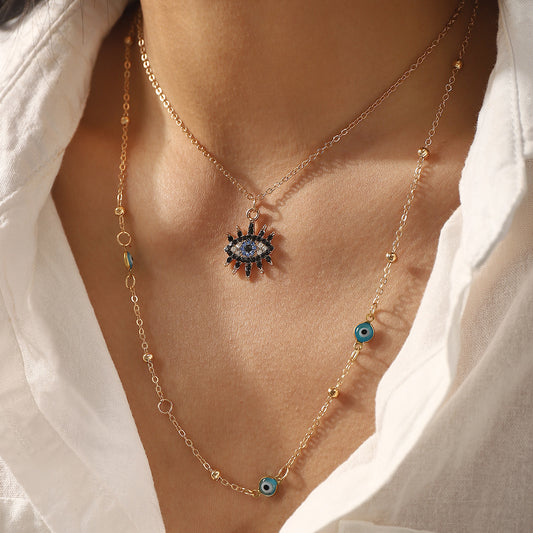 Collar con colgante de ojo turco geométrico dulce-atrevido con incrustaciones de diamantes de imitación y detalles de esmalte en cadena tipo O