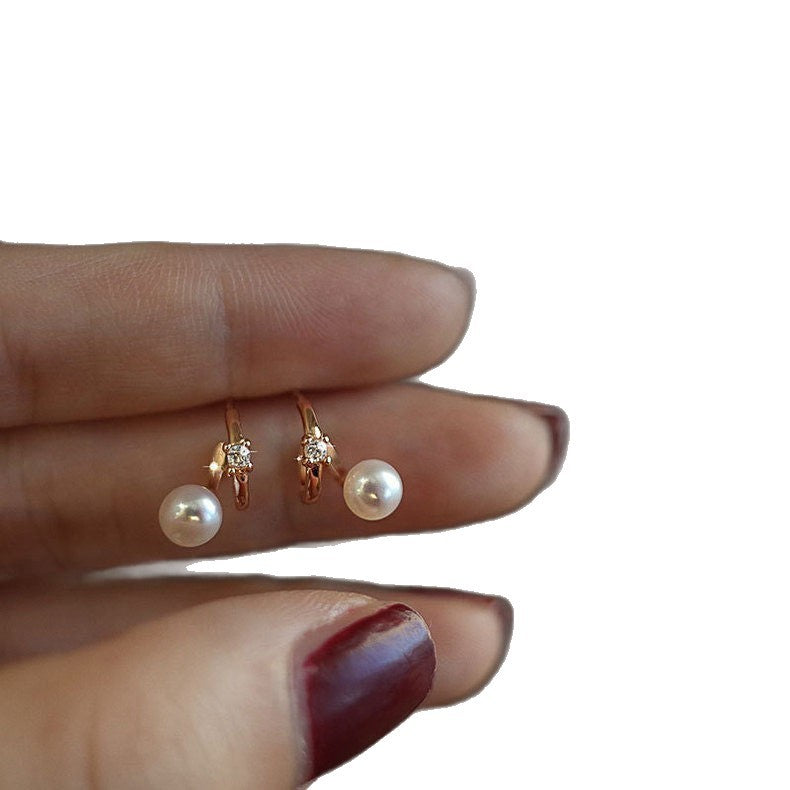 Orecchini da donna vintage eleganti a forma di stella geometrica con perle simulate e zirconi, perni in acciaio placcato