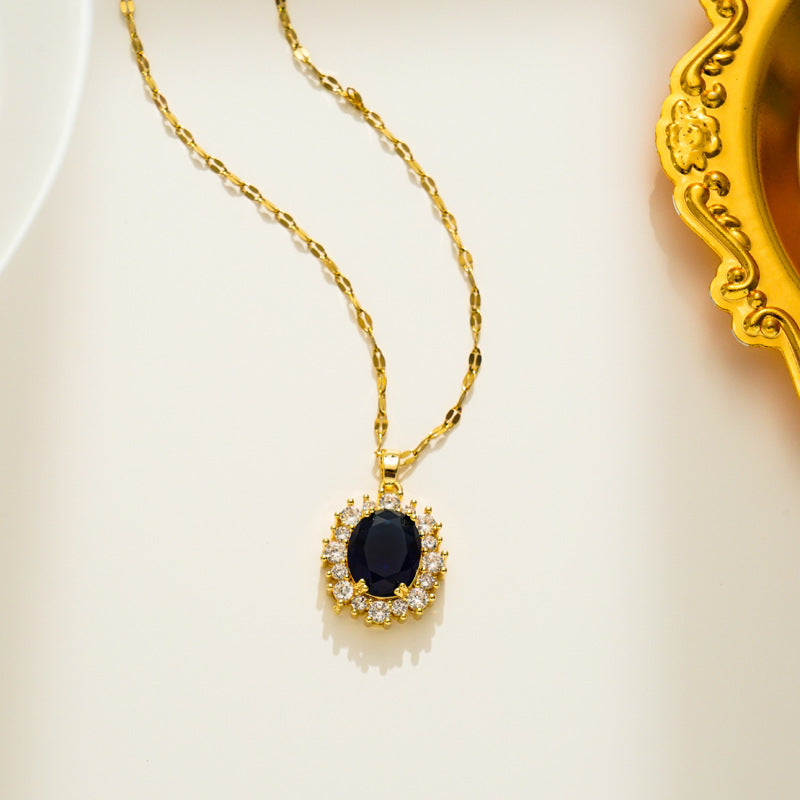 Elegante collar de acero de titanio con colgante ovalado de circonita cúbica microengarzada en cadena ondulada para mujer