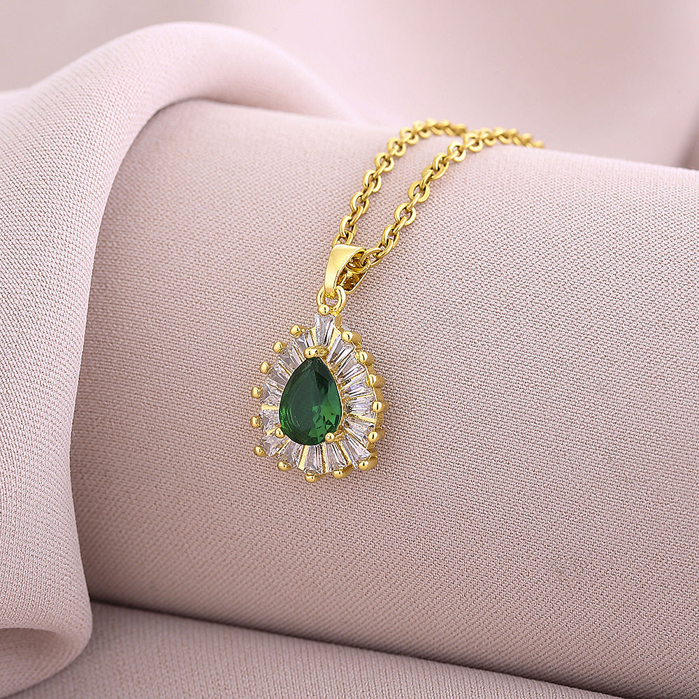 Elegante Collana Pendente Smeraldo Geometrico da Donna in Rame con Finitura Placcata, Collana a Catena Minimalista a Girocollo