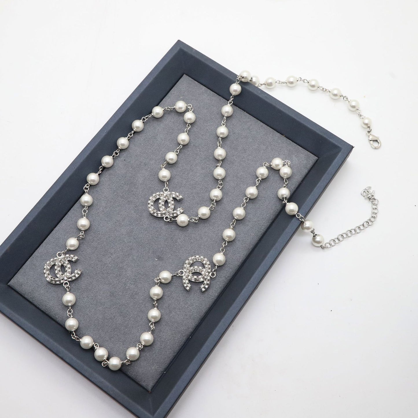 Collar de perlas de cristal con letras cuadradas, elegante y lujoso, chapado, cadena de bolas multicapa para mujer