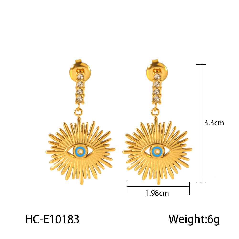 Orecchini a perno geometrici minimalisti con occhio di Allah in acciaio al titanio con placcatura in oro 18 carati e intarsio di strass