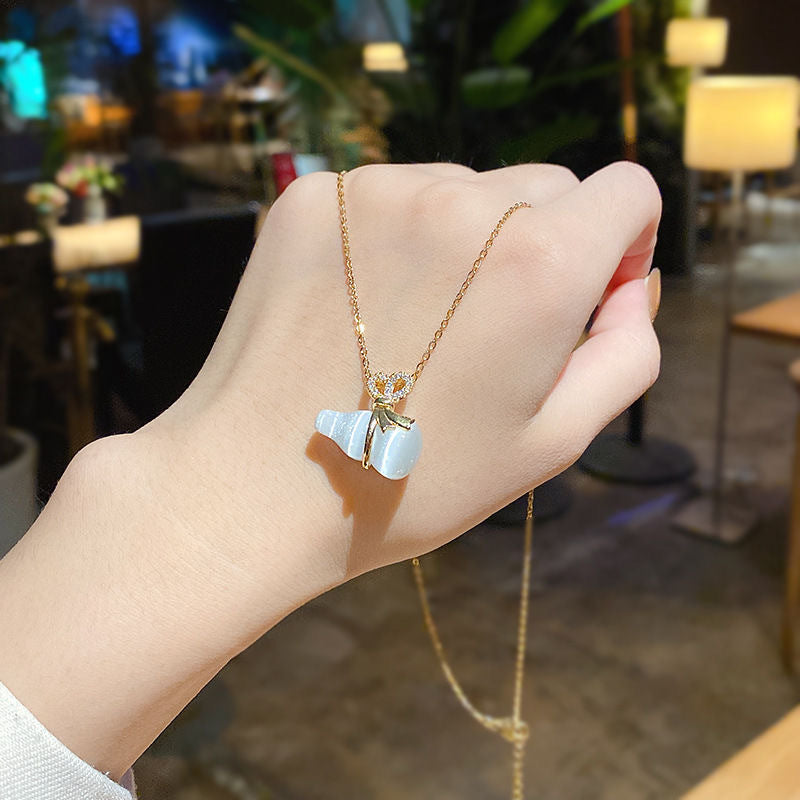 Collana con Pendente a Zucca in Giada Geometrica di Ispirazione Etnica da Donna in Acciaio al Titanio con Finitura Placcata, Catena Minimalista per Clavicole