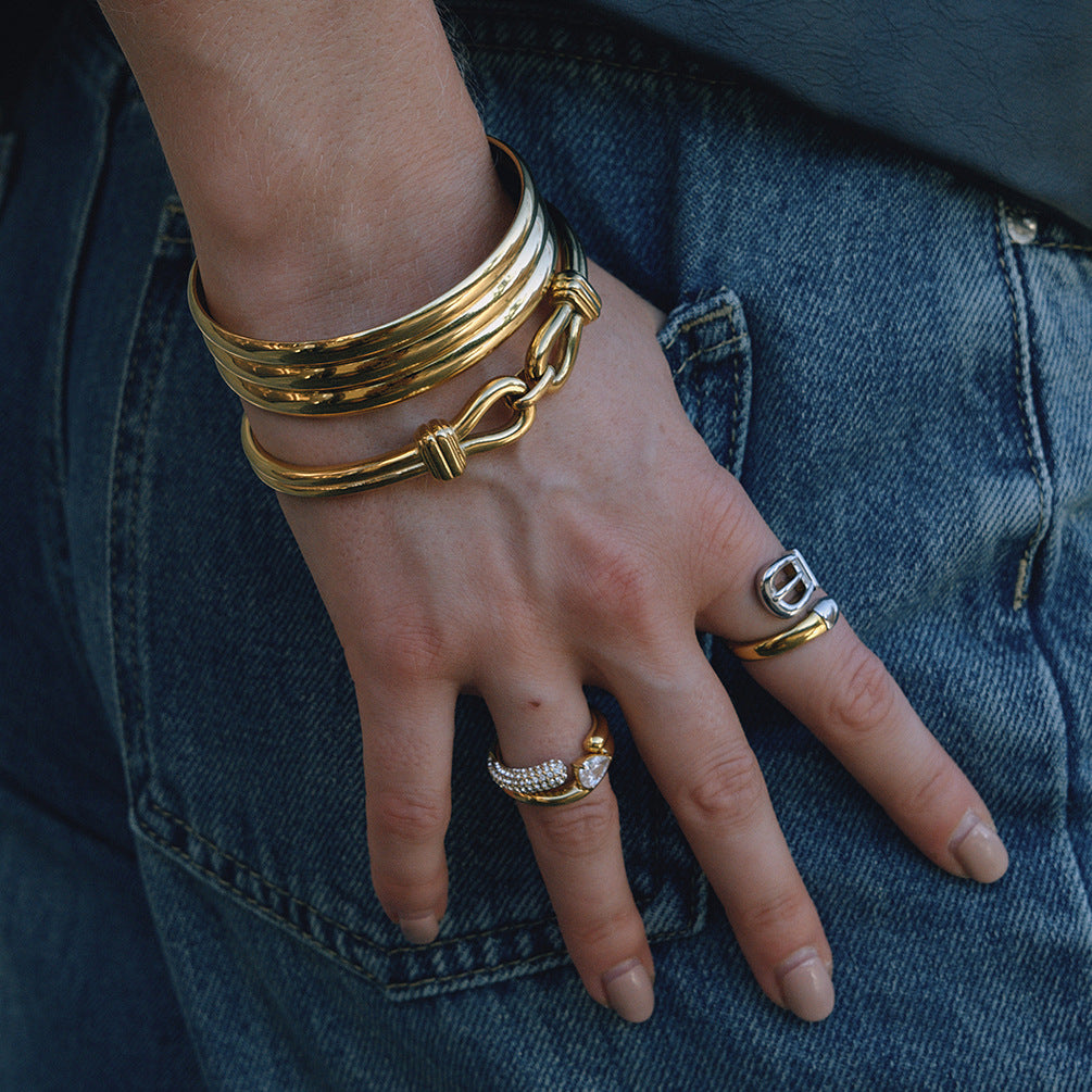 Bracciale di lusso da donna in acciaio inossidabile placcato oro 18 carati con chiusura