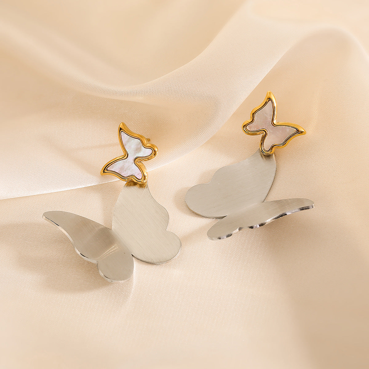 Orecchini minimalisti in acciaio inossidabile a forma di farfalla per donna con placcatura in oro 18 carati