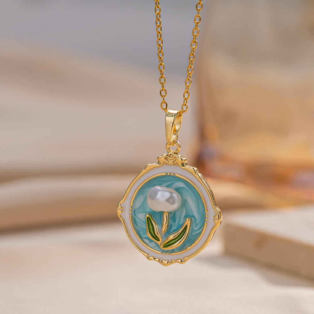Collana con ciondolo floreale smaltato per donne e uomini in rame con catena a O Stile medaglione minimalista alla moda
