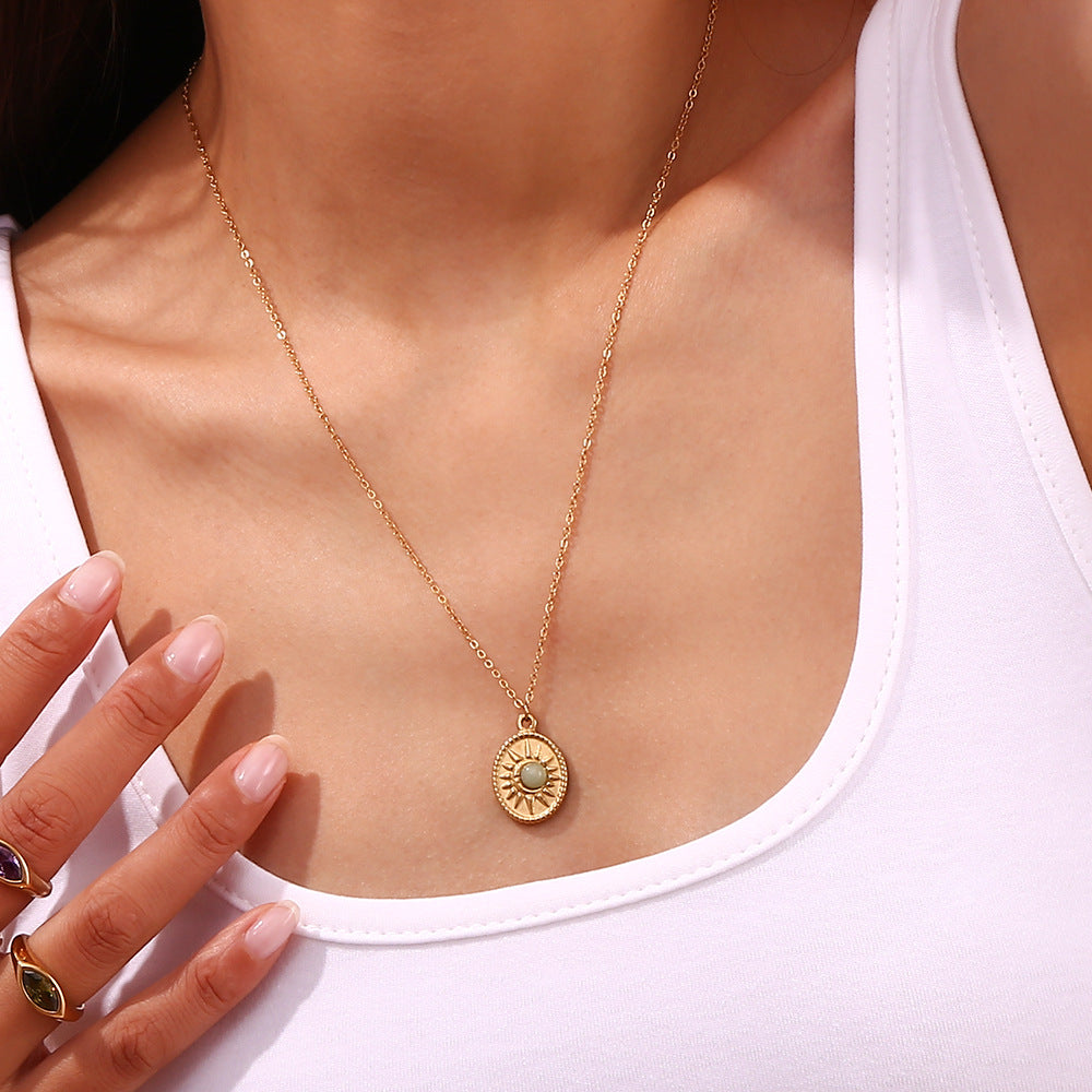 Collana pendente ovale retrò minimalista a forma di sole in acciaio inossidabile placcato oro 18 carati con intarsio in pietra naturale