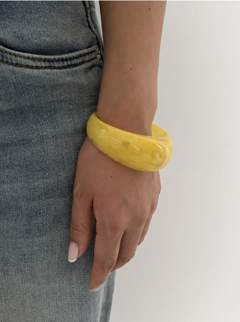 Bracciale Irregolare Geometrico Acrilico a Goccia con Superficie Testurizzata Astratta Multicolore