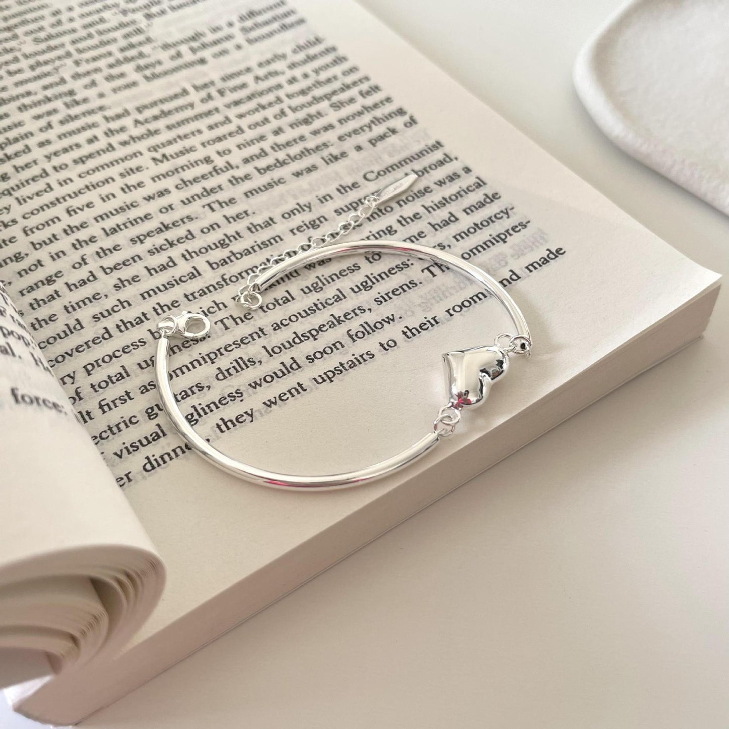 Minimalist Heart-Shaped S925 Sterling Silver Bracelet with Plated Finish for Women