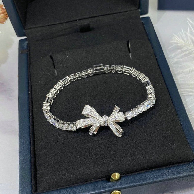 Elegant Heart-Shaped Gold-Plated Zirconia Bracelet for Women with Delicate Luxury Aesthetic