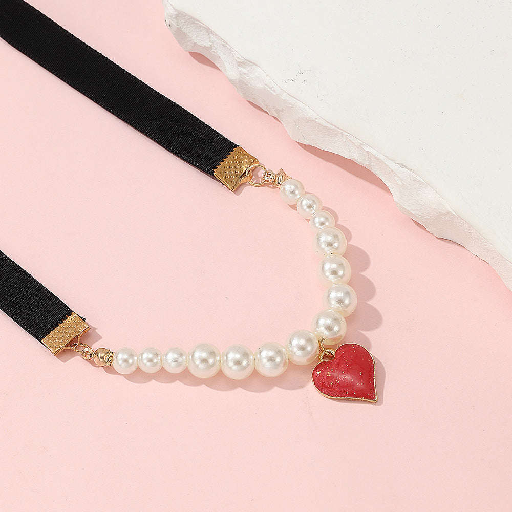 Collana di perle a forma di cuore minimalista per bambine con cordino nero in stile girocollo