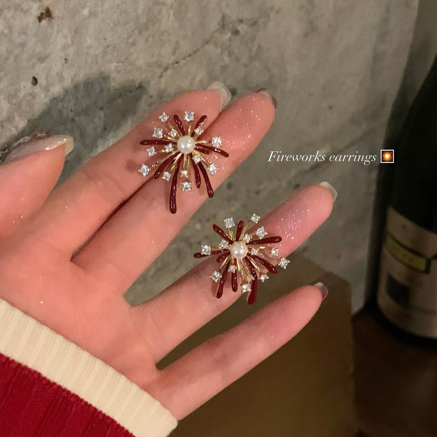 Orecchini a perno da donna floreali smaltati in stile lussuoso con perle e perni in acciaio inossidabile