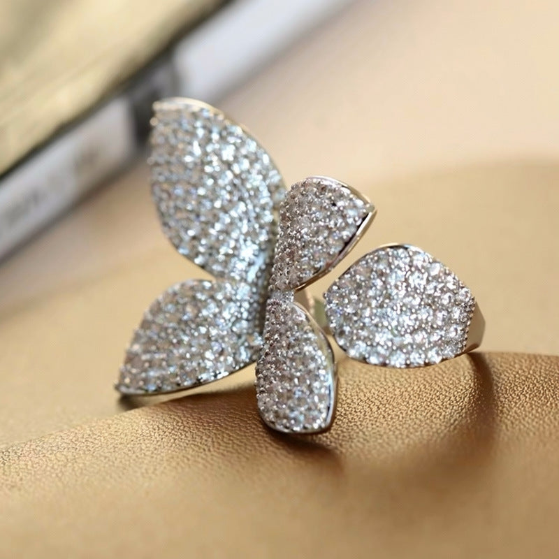 Anillo Abierto Floral Minimalista para Mujer en Cobre con Acabado Chapado Elegante Anillo para Dedo Índice Joyería de Lujo para Manos