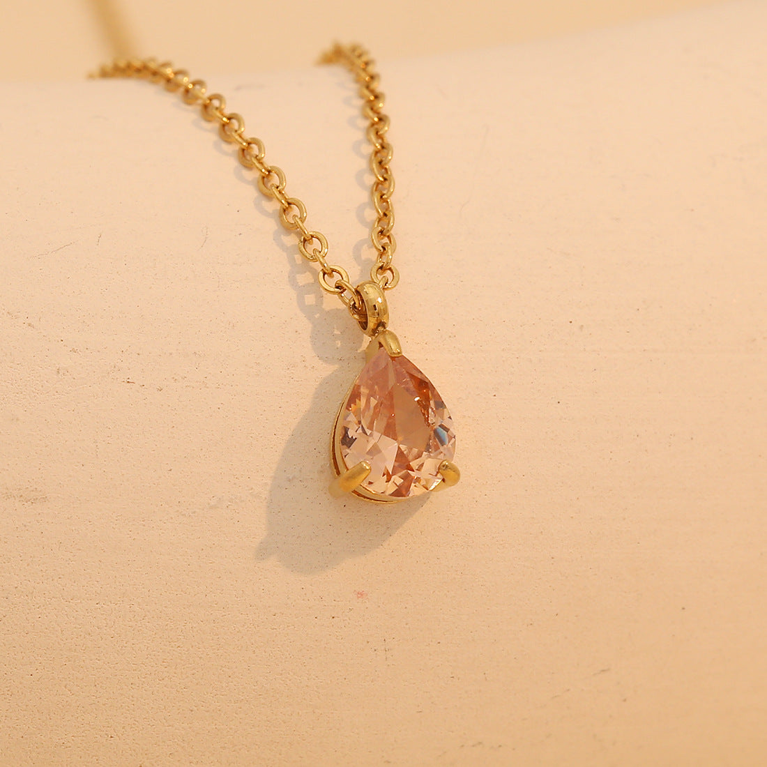 Collana con pendente da donna in acciaio inossidabile a forma di goccia d'acqua, placcata e alla moda