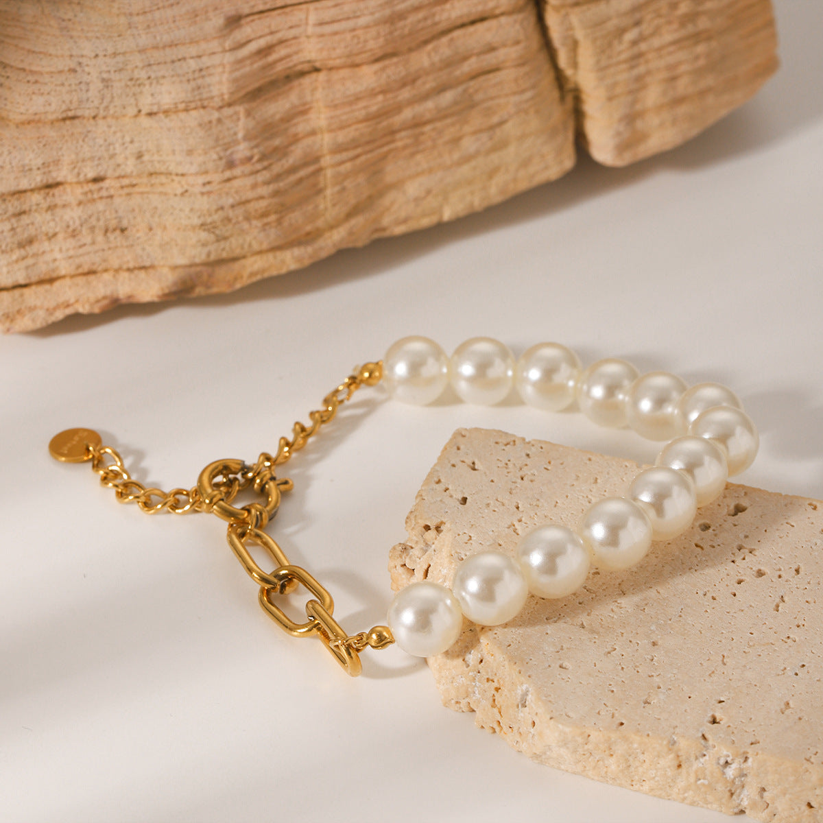 Elegante Bracciale da Donna a Perle con Maglie a Croce Geometrica in Acciaio Inossidabile Placcato Oro 18K