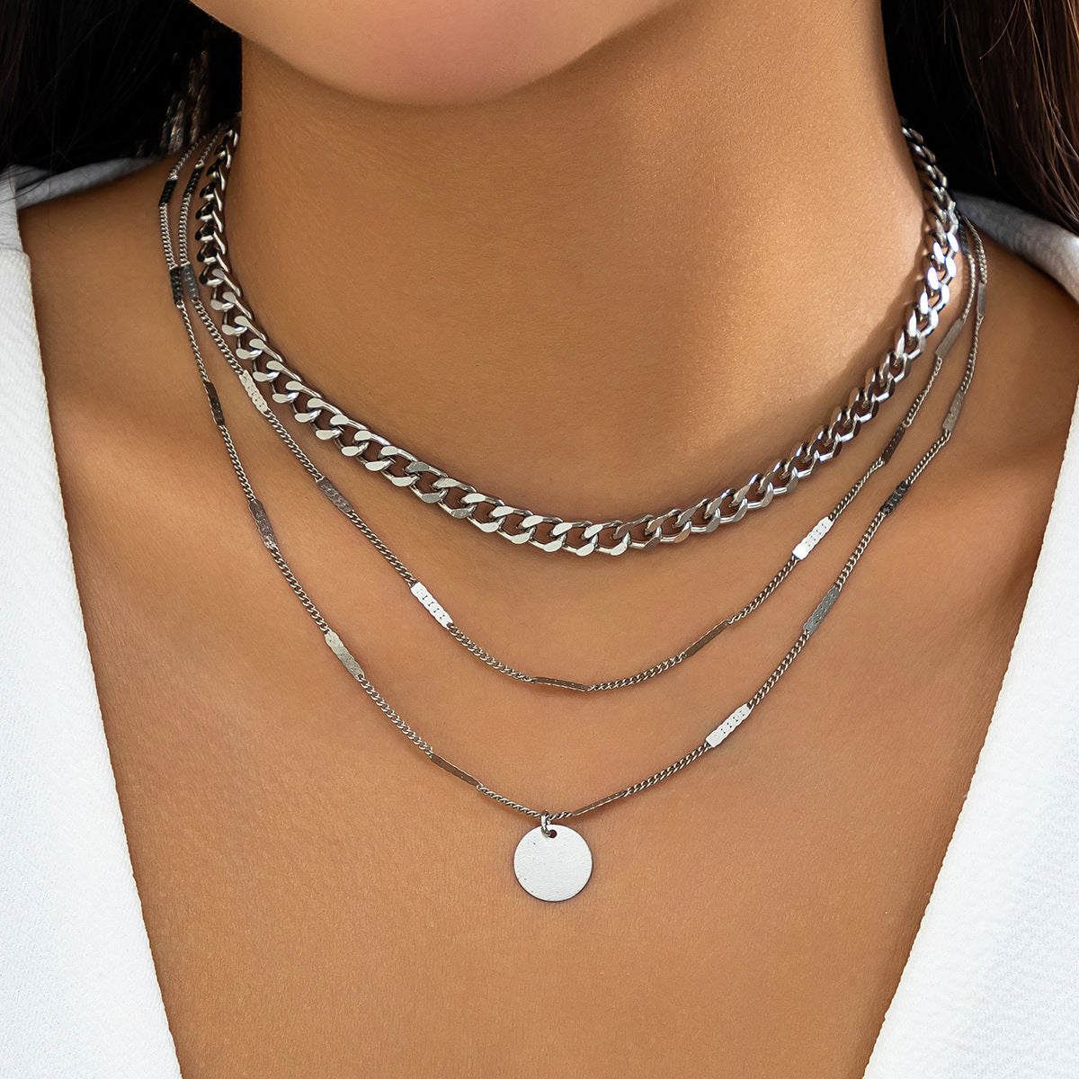 Set di collana girocollo geometrica minimalista con disco, catena in metallo placcato e accenti di perle imitate, da donna