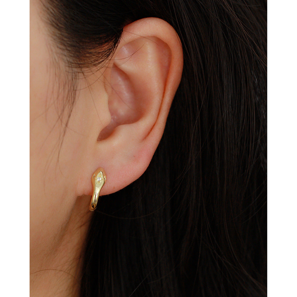Pendientes minimalistas de plata de ley S925 con forma de estrella y detalles de circonitas para mujer