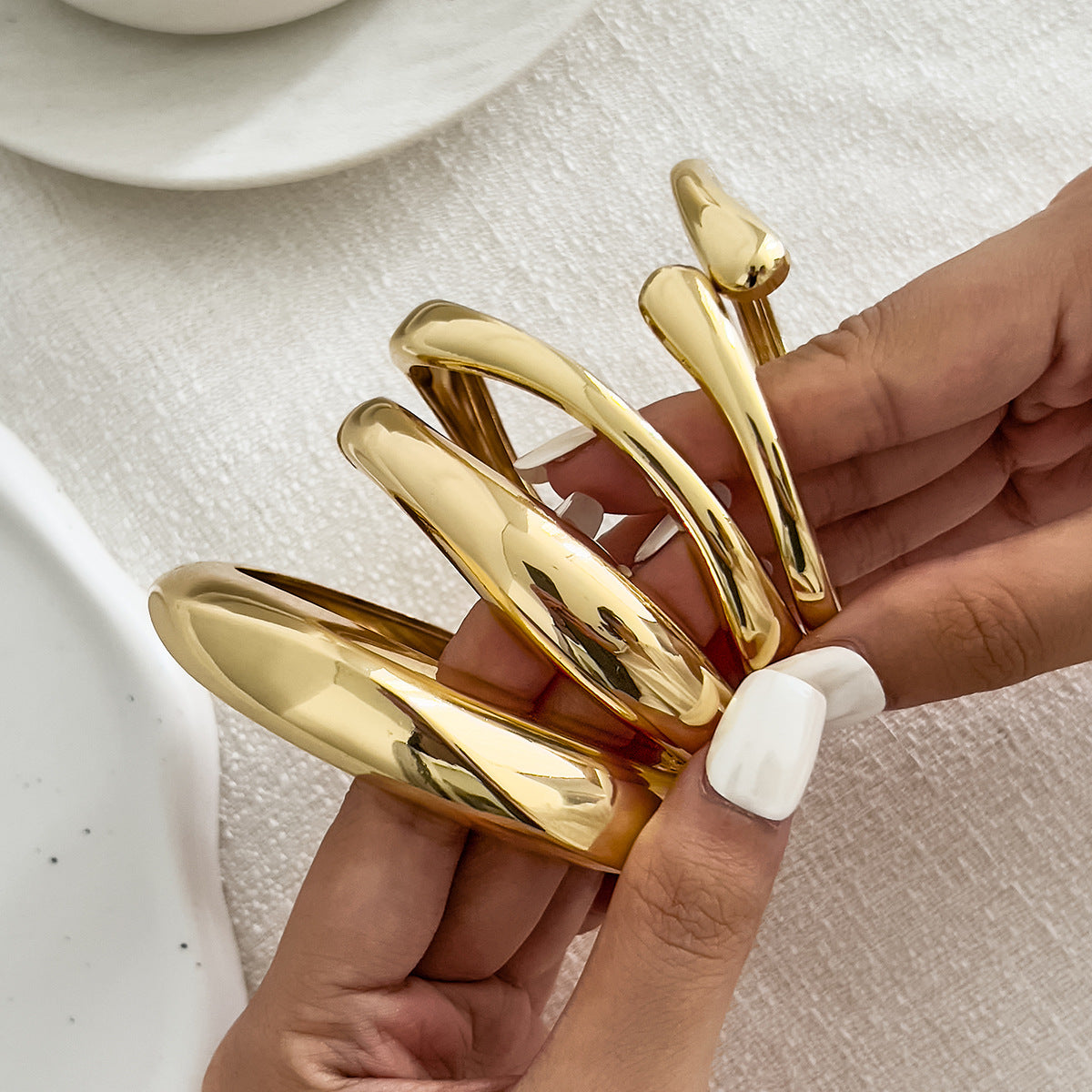 Minimalist Geometric Oval Alloy Plated Bangle Bracelet