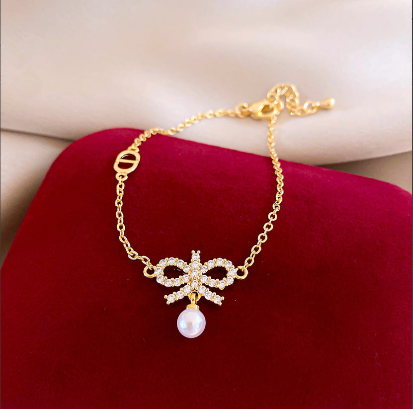 Elegant Heart-Shaped Gold-Plated Zirconia Bracelet for Women with Delicate Luxury Aesthetic