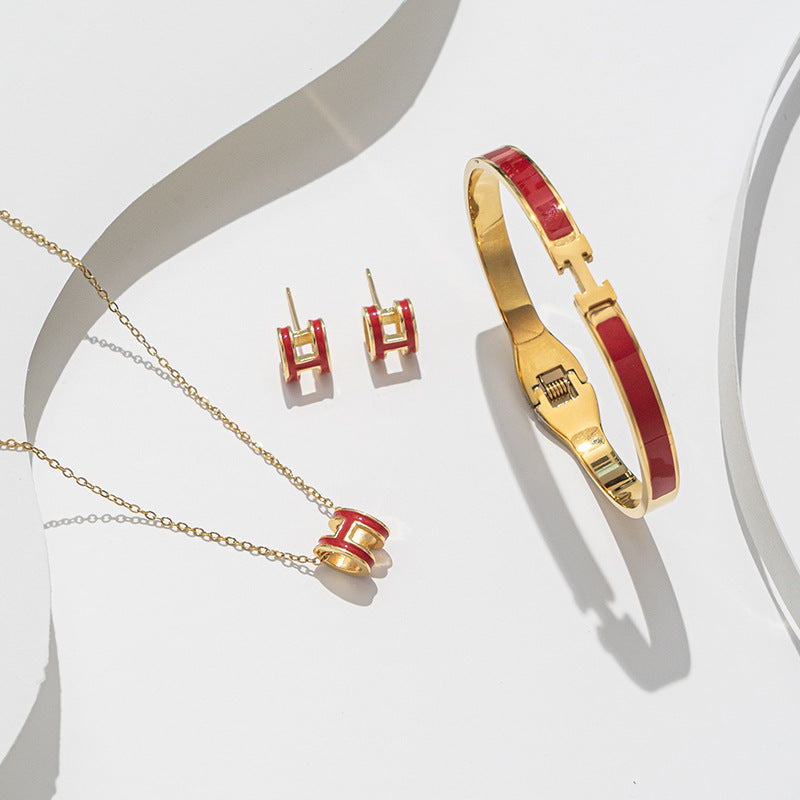 Set Minimalista di Bracciale Orecchini Collana da Donna con Lettera H in Acciaio al Titanio, Finitura Placcata Sottovuoto e Catena Ondulata