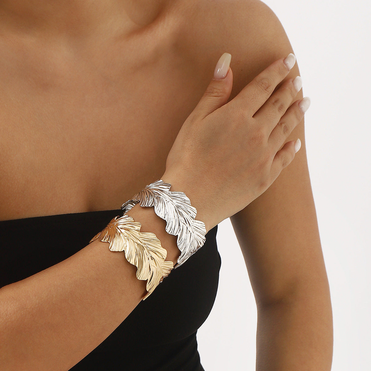 Pulsera de hierro galvanizado con forma de hoja vintage minimalista para mujer