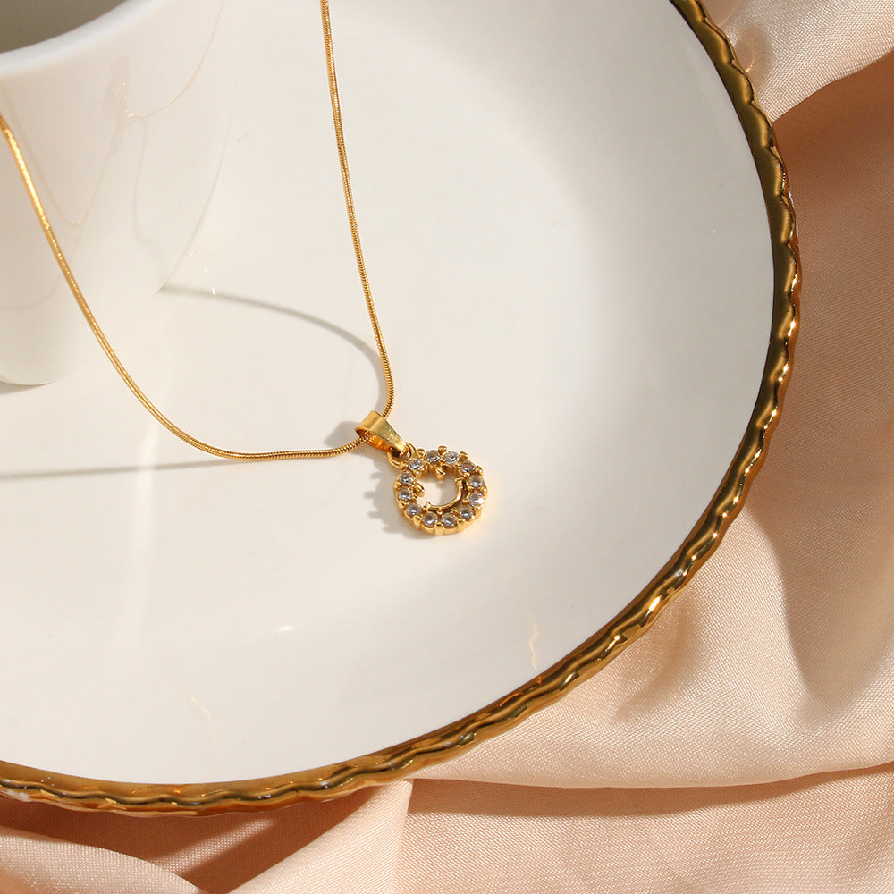 Fashionable Geometric Smile Pendant Necklace in Stainless Steel with 18K Gold Plating and Zircon Accents on Twisted Chain