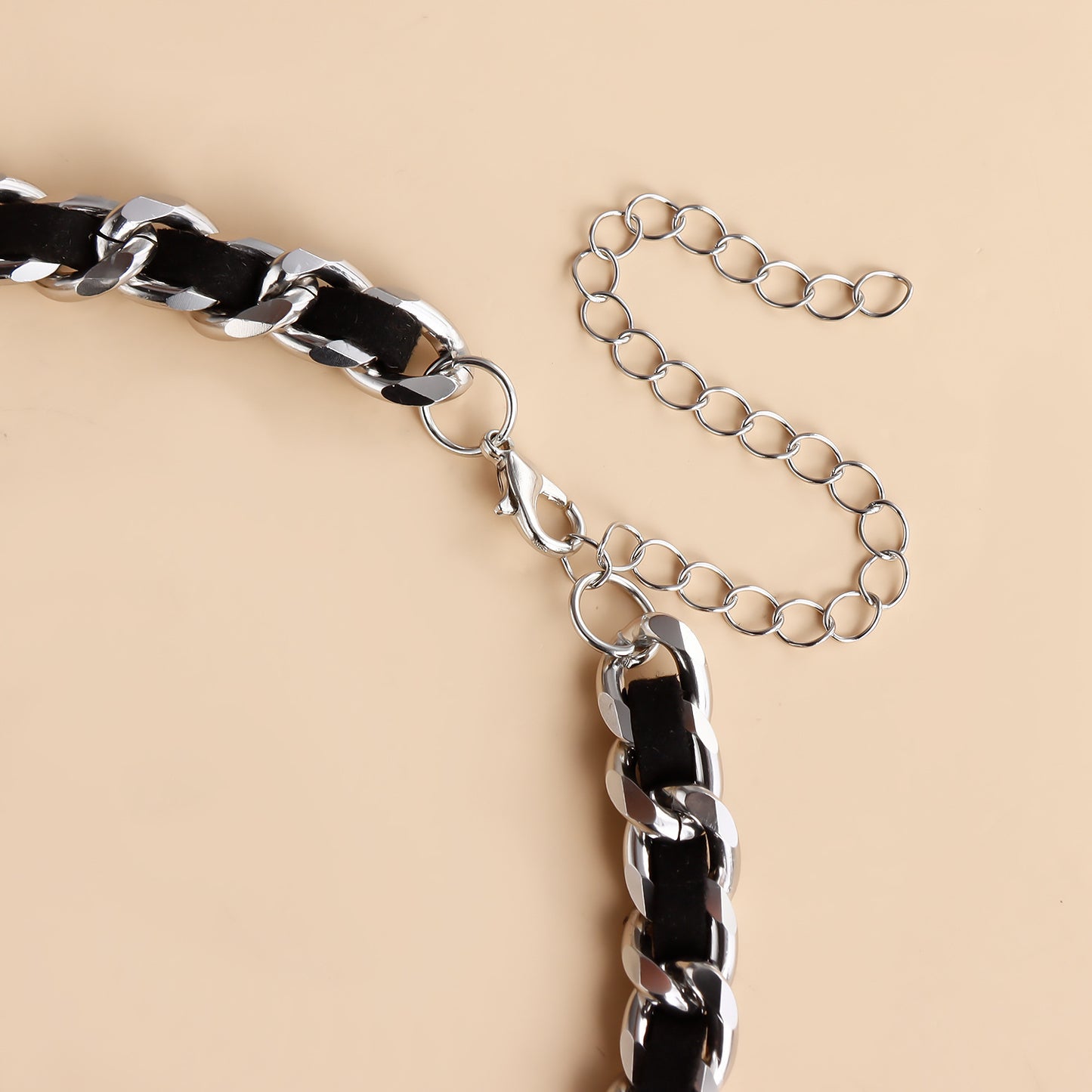 Minimalist Geometric Large Heart Pendant Necklace for Women with Electroplated Metal Chain and Versatile Double-Layer Design