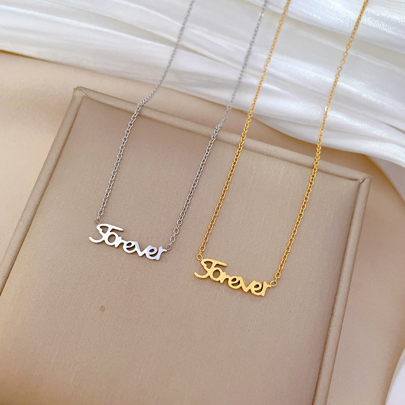 Collana minimalistica geometrica da donna placcata in acciaio al titanio con design pulito delle lettere e stile a catena per clavicola