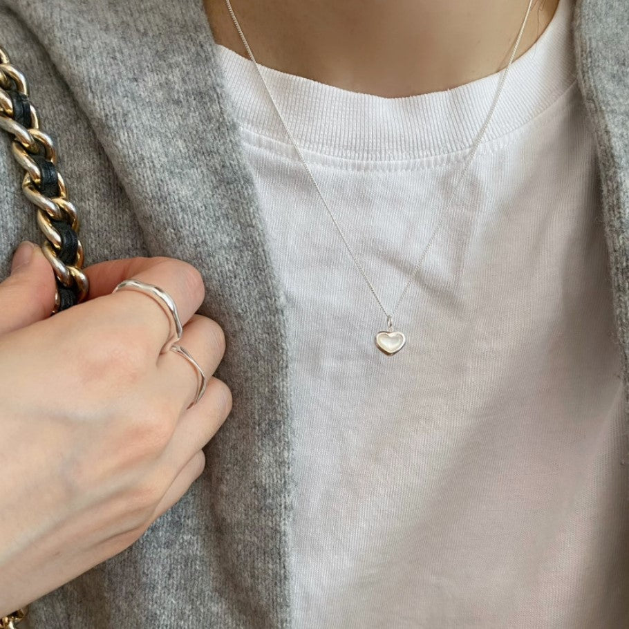 Collana con pendente a forma di conchiglia a cuore, rotondo, minimalista, naturale in argento sterling 925 con catena intrecciata