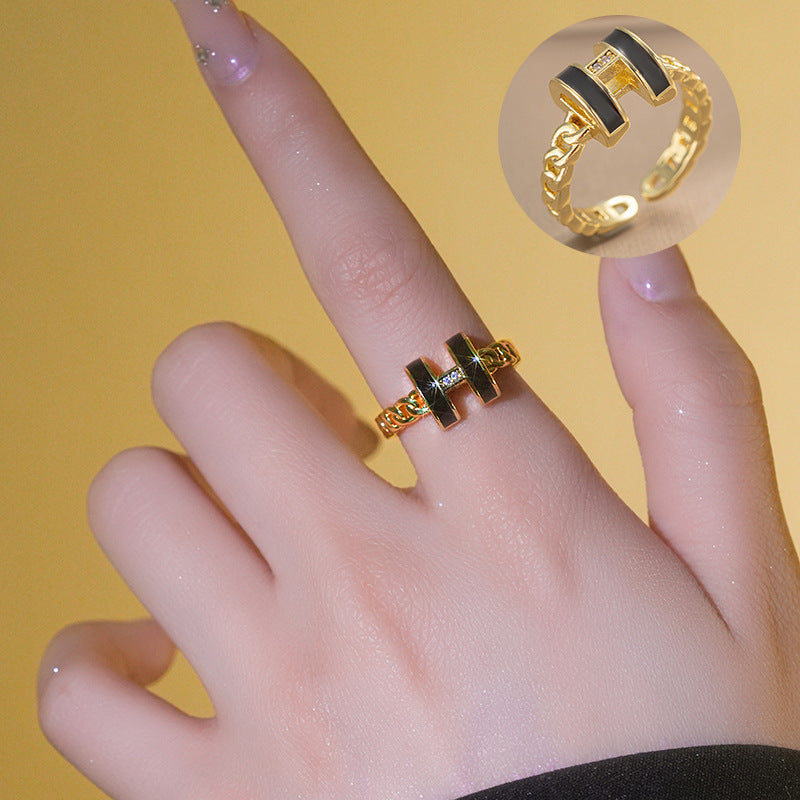 Anello minimalist in acciaio titanio traforato con design geometrico da donna