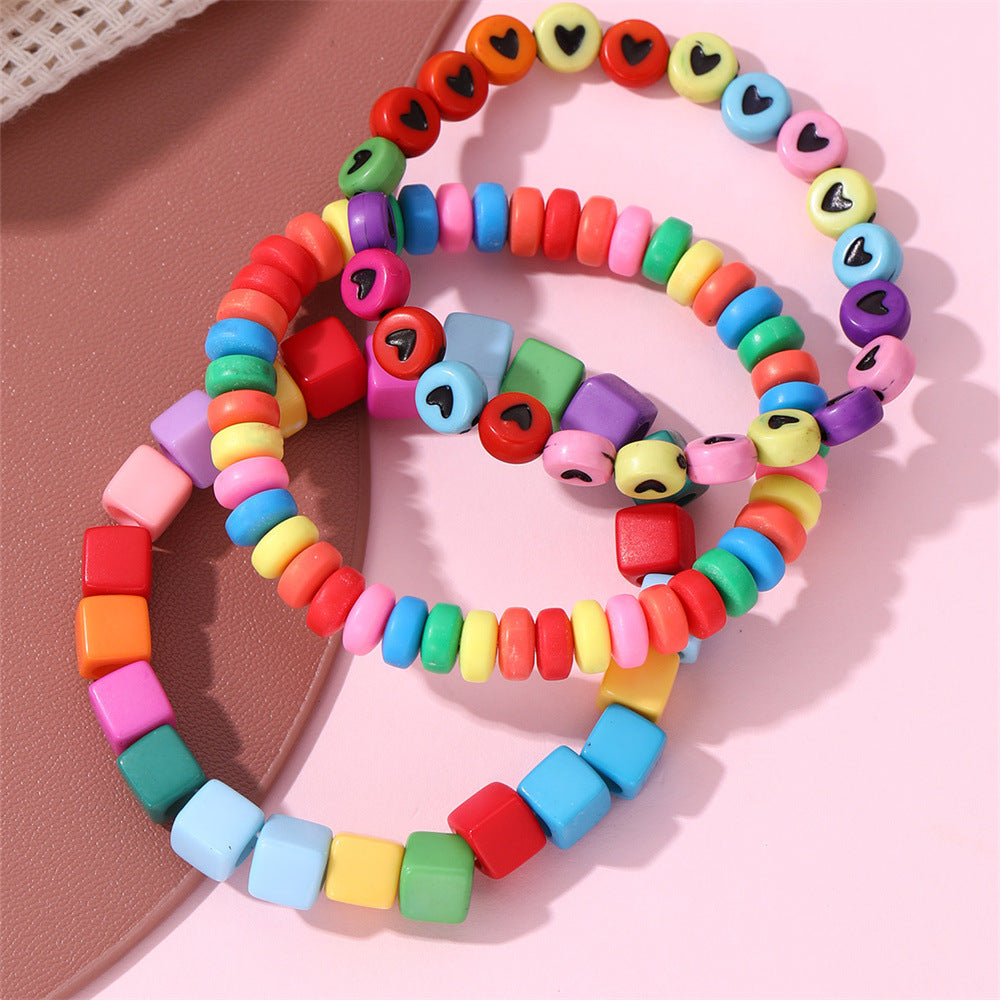 Set di braccialetti in perline di resina a forma di cuore minimalista per bambini con perline sfuse quadrate e rotonde irregolari