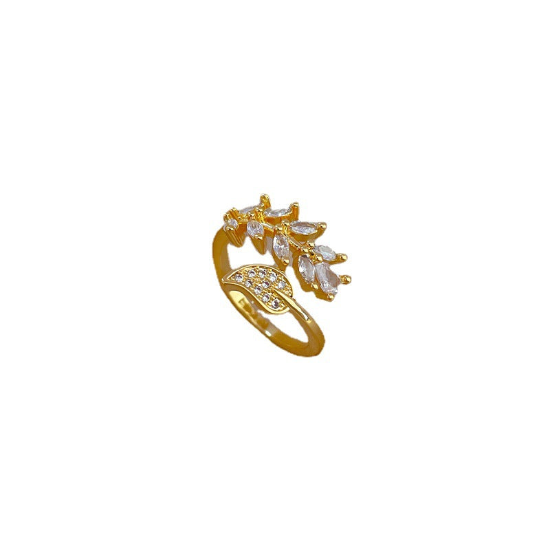 Anello da donna minimalista a forma di foglia in ottone placcato oro con intarsio di zirconi