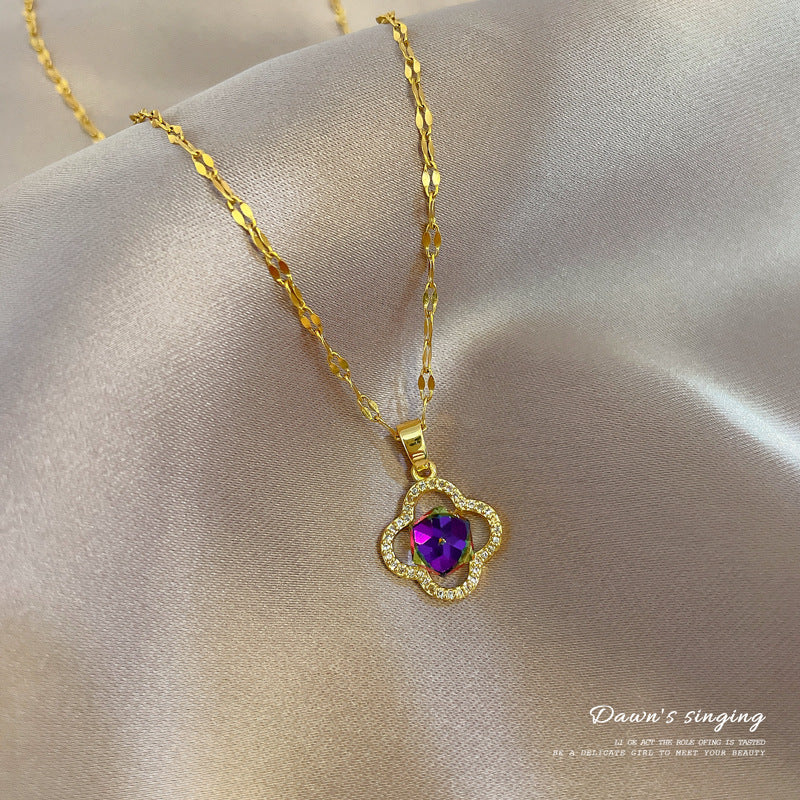 Collana con Pendente a Quadrifoglio Minimalista in Acciaio al Titanio con Intarsio di Strass da Donna