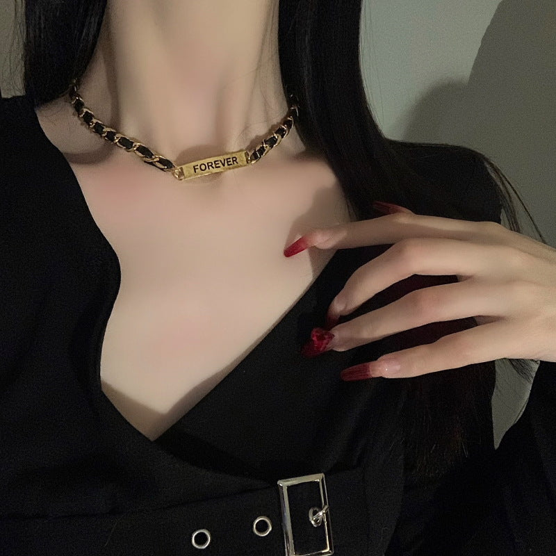 Collar trenzado de cordón de cuero de acero titanio en forma de U minimalista para mujer con cuentas doradas