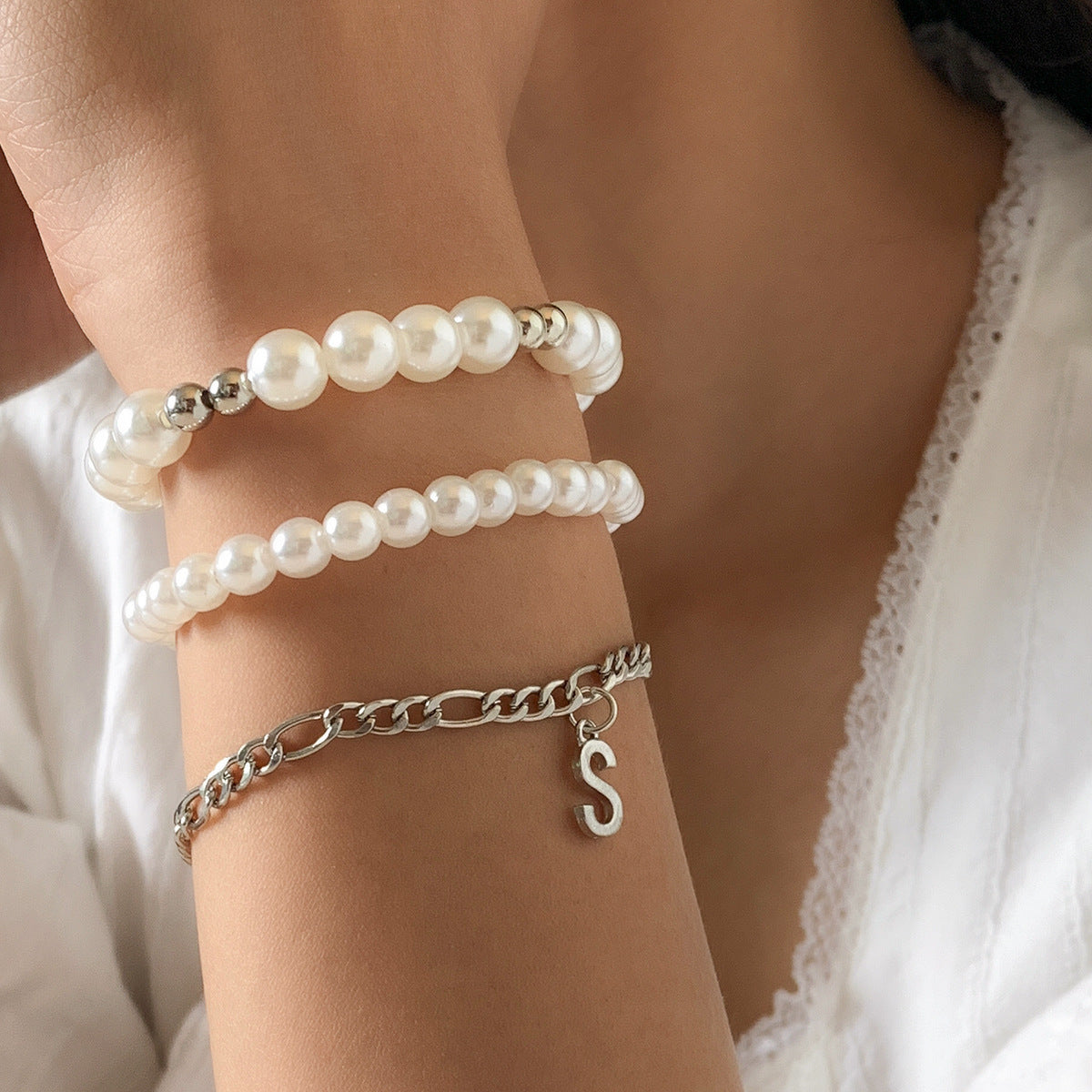 Set di braccialetti minimalisti con fiocco e perline, perle finte e finitura placcata, da donna
