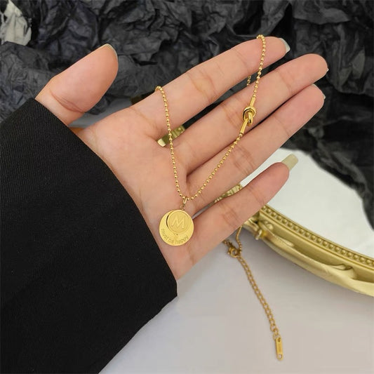 Collana Minimalista Elegante con Ciondolo a Lettera in Acciaio al Titanio per Donna con Catena a Sfera Tonda