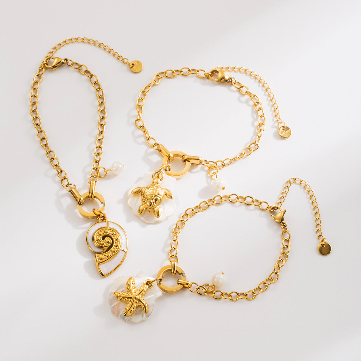 Bracciale con ciondoli a tartaruga e conchiglia in acciaio inossidabile placcato oro 14K per donne e uomini, gioiello a tema animale estivo da spiaggia
