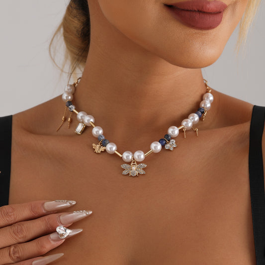 Collana da donna con ciondolo a farfalla e a cuore alla moda in lega con finitura placcata