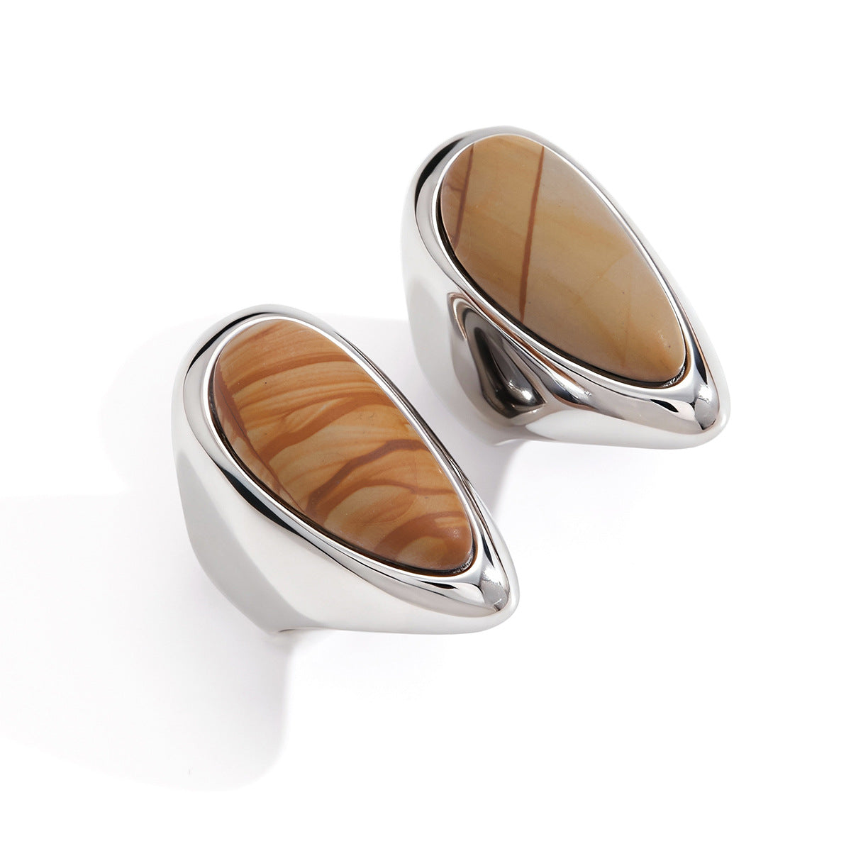 Anillo de acero de titanio con grano de madera geométrica estilo vintage para mujer con banda de acero inoxidable con chapado de oro al vacío PVD