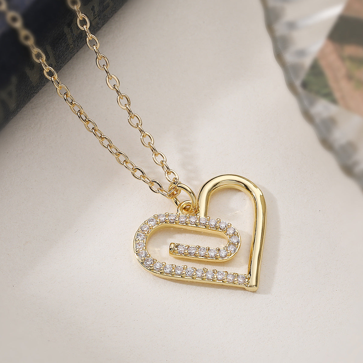 Minimalist Elegant Gold Plated Brass Heart Cubic Zirconia Pendant Necklace for Women
