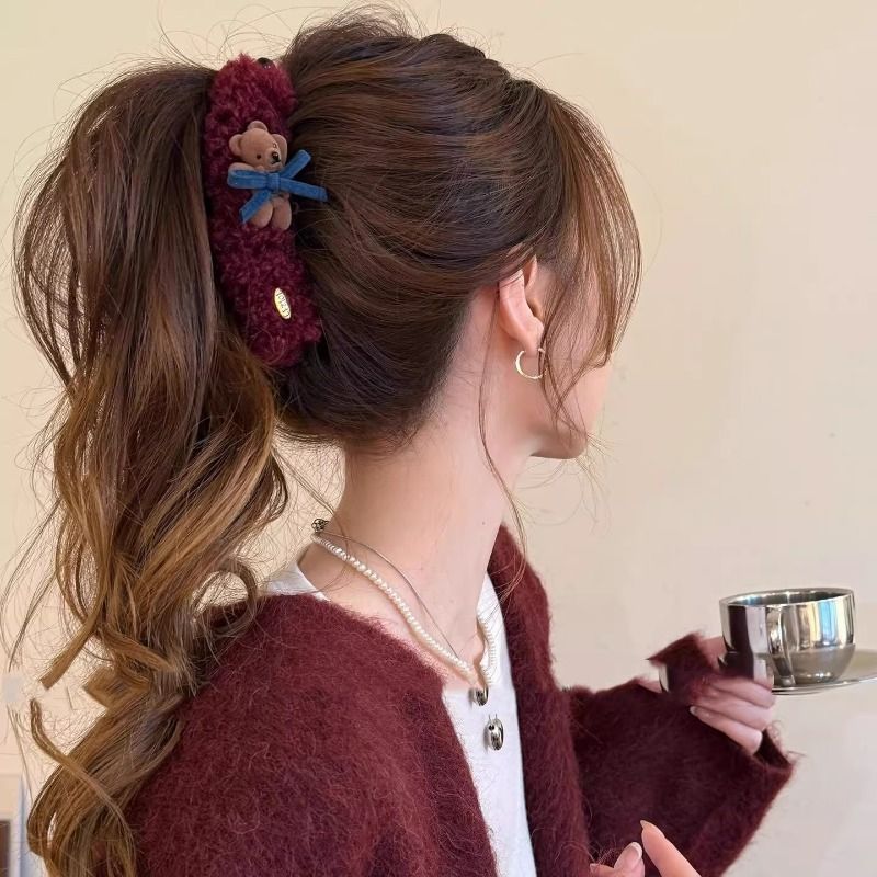 Luxury Retro Acrylic Bear Hair Clip for Women with Twisted Design, Handmade Hair Accessory for Updos and Fall Winter Styling