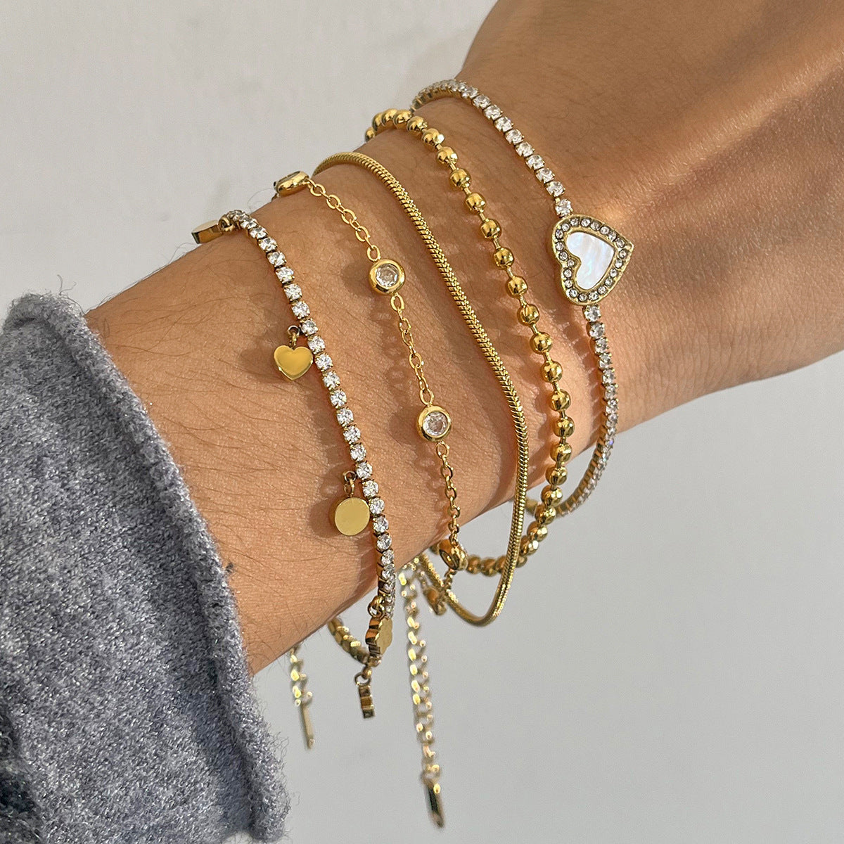 Bracciale Minimalista Geometrico in Acciaio Inossidabile Placcato per Donna con Accenti di Zircone Gioielli Ipoallergenici in Acciaio al Titanio