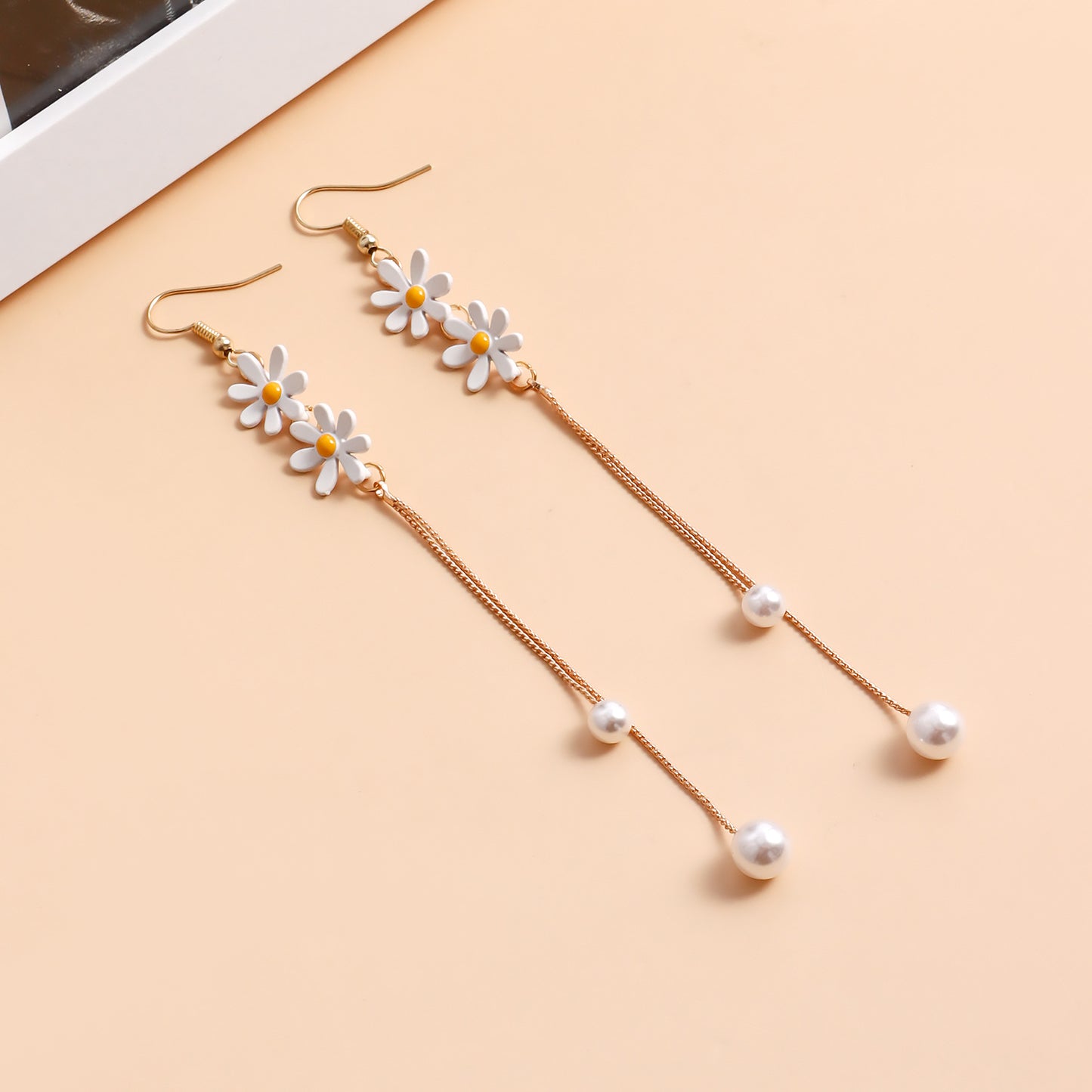 Minimalist Long Bar-Style Alloy Earrings with Pearl-Like Finish, Vintage-Inspired Daisy Flower and Moon Motif, Tassel Accents, for Women