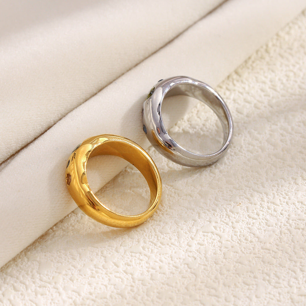 Anello da donna minimalista geometrico in acciaio inossidabile placcato oro 18 carati con cristalli di zirconia