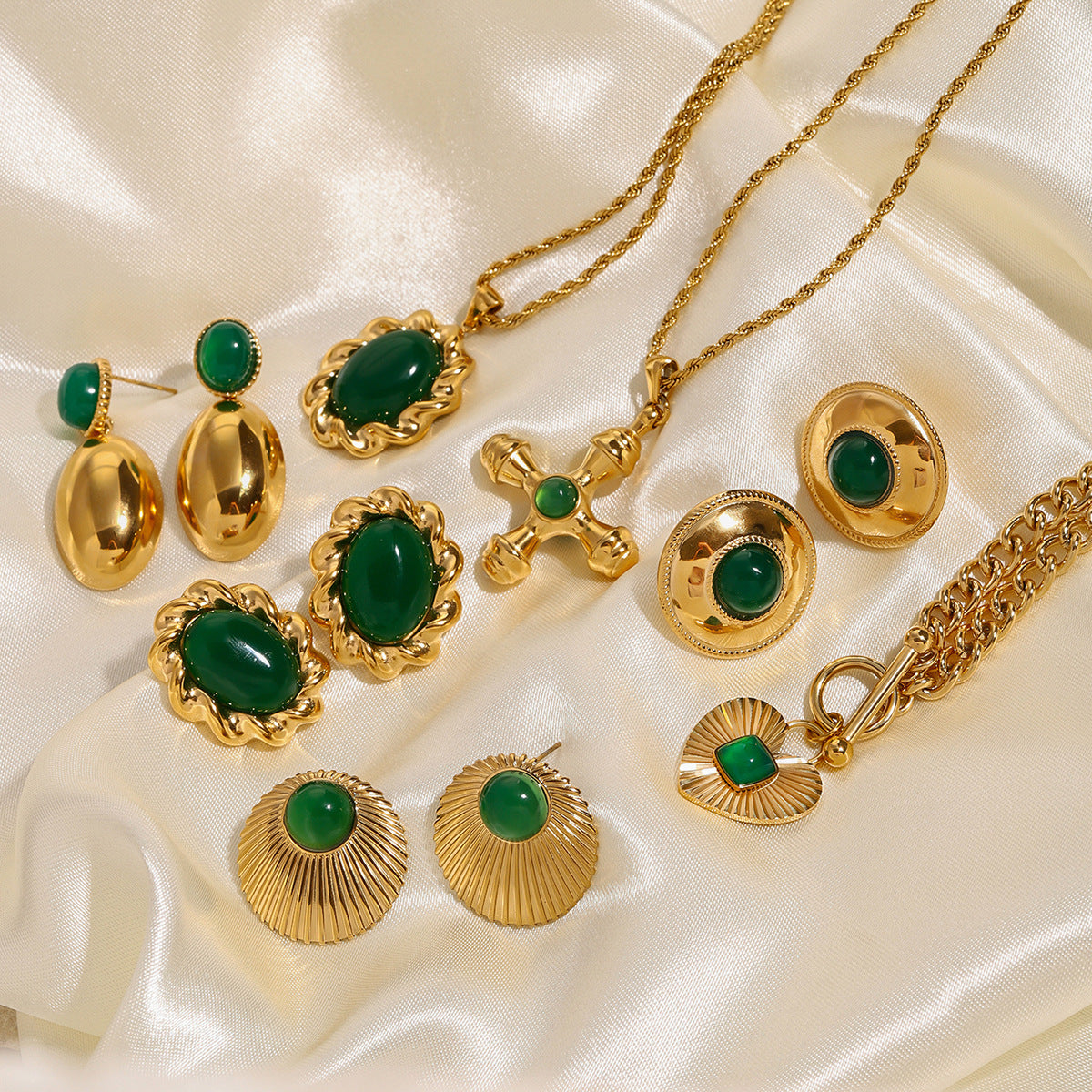 Collana con ciondolo geometrico in acciaio inossidabile, con ciondolo in acciaio al titanio e finitura galvanizzata da donna