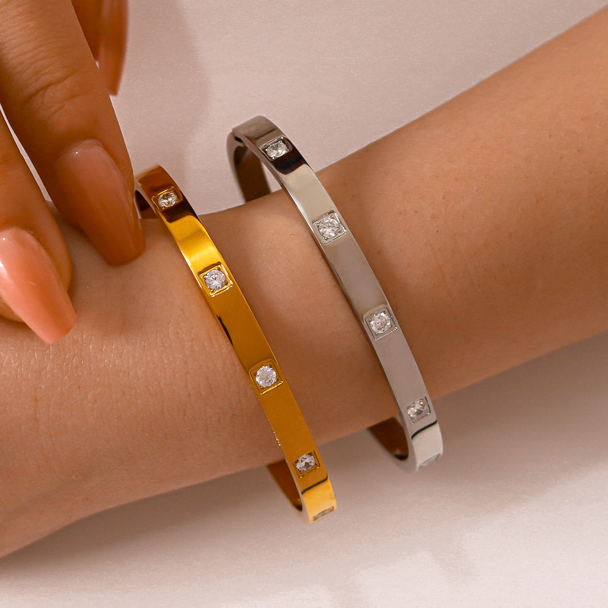 Minimalist Stainless Steel Rhinestone-Set Bracelet for Women with Gold Plating and Irregular Design