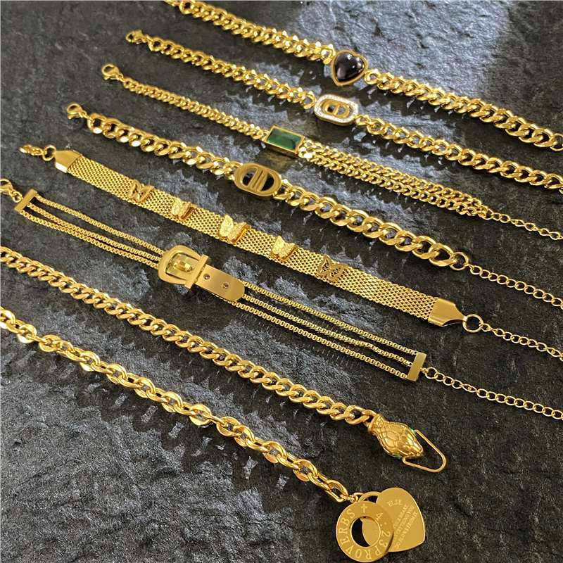 Original Design Heart and Butterfly Shaped Titanium Steel Bracelet with Gold Plating Cuban Chain for Women