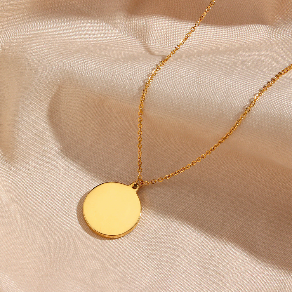 Collana da donna con ciondolo a moneta rotonda in acciaio inossidabile placcato oro 18 carati a forma di onda alla moda