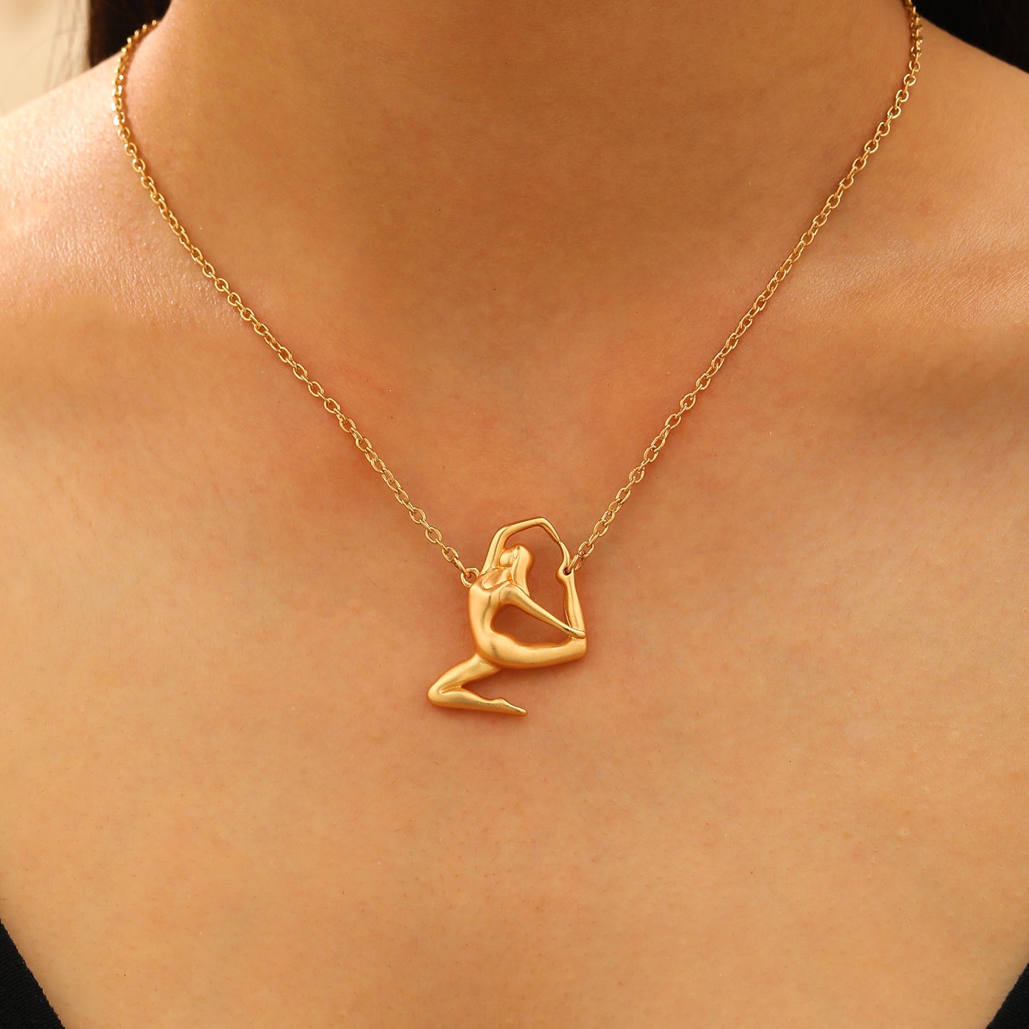 Collana con ciondolo sportivo geometrico in lega placcata per donna