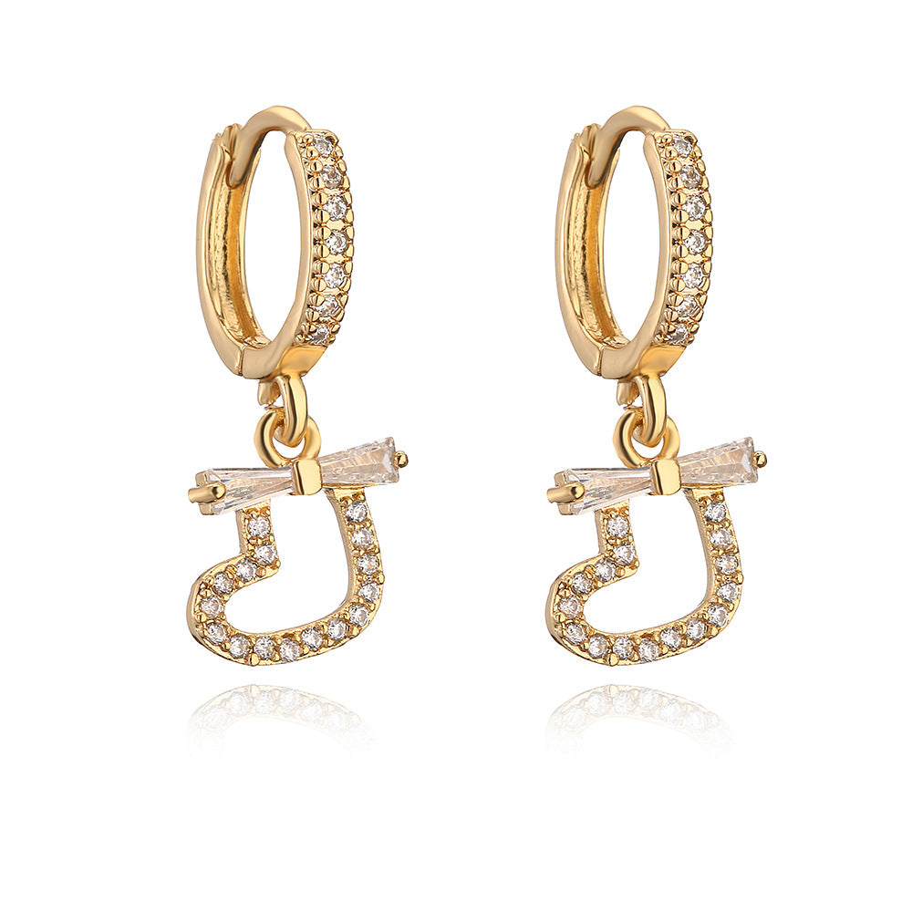 Orecchini da donna dolci e minimalisti a forma di cuore in zircone placcato oro rame
